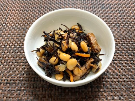 北海道産大豆を使ったひじきの煮物