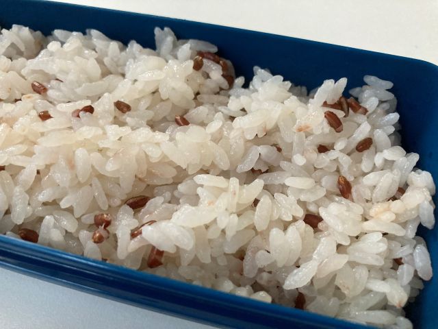 赤米（古代米）炊き上がり ほんのりピンク色