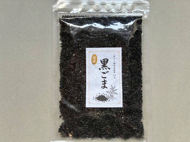 国産 黒ごま 粒のアップ