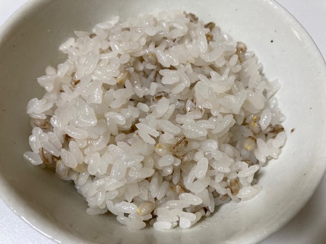 紫もち麦（ダイシモチ）炊き上がり ほんのり紫色