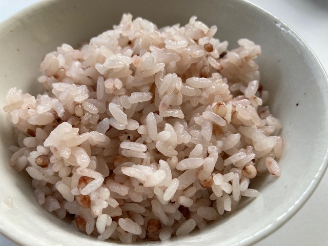 高きび（こうりゃん）炊き上がり ほんのりピンク色