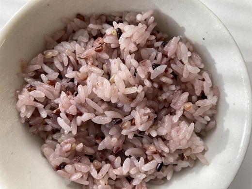 国産五穀米を10%入れて炊飯 ほんのり色づきもちもち食感